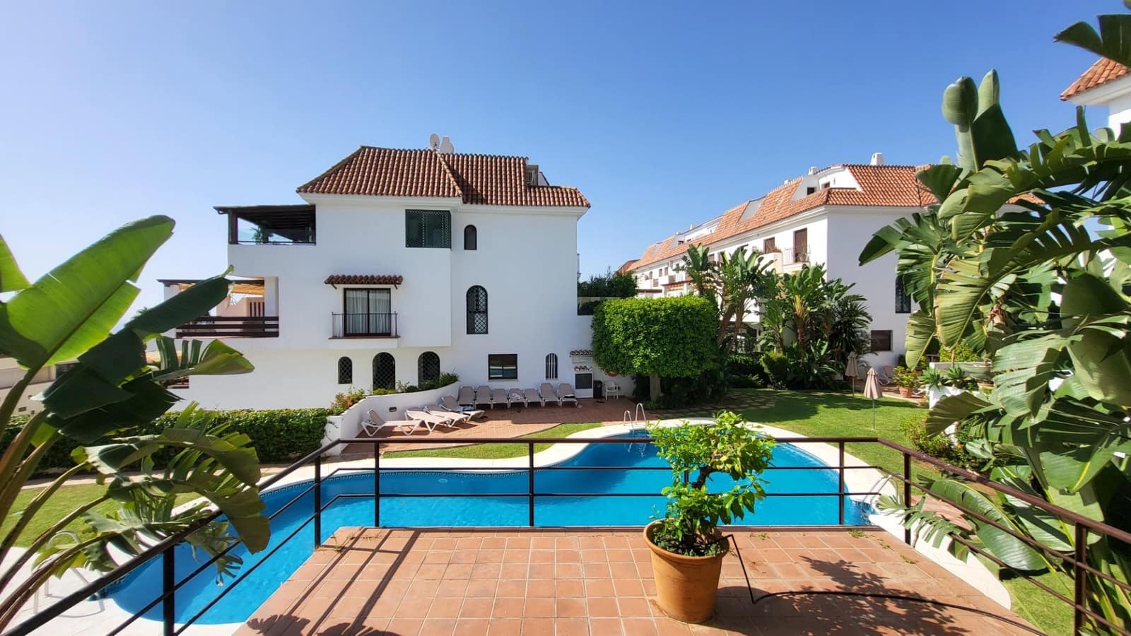 2 sovrum Lägenhet till salu i Marbella med pool - 450 000 € (Ref: 10100419)