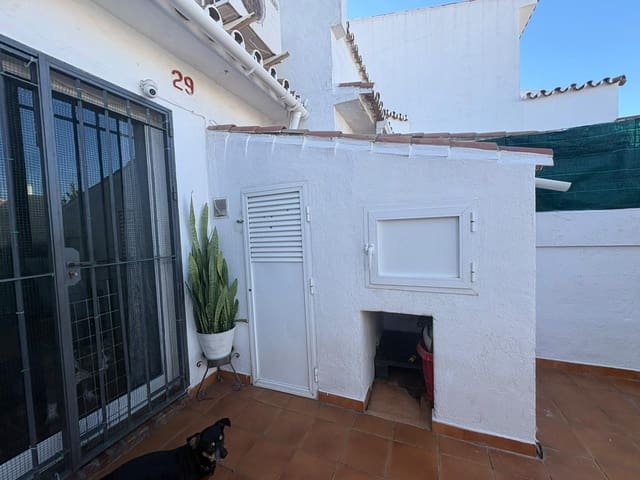 3 soveværelse Rækkehus til salg i Nueva Atalaya, Estepona med swimmingpool - € 310.000 (Ref: 10111005)