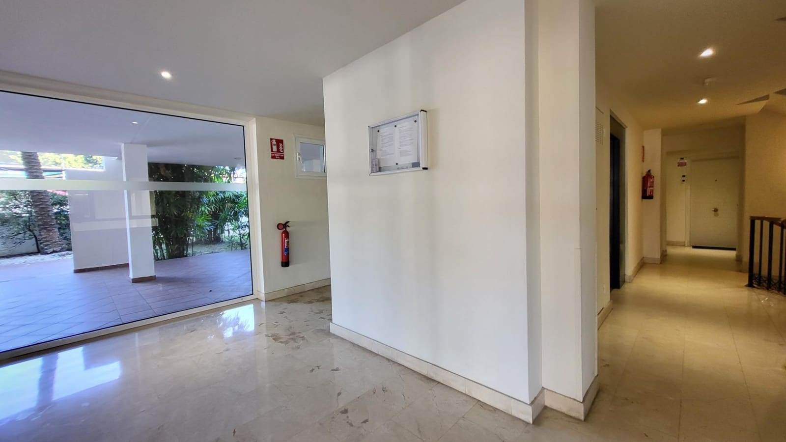 3 Zimmer Apartment zu vermieten in Marbella mit Pool Garage - 2.200 € (Ref: 10136293)