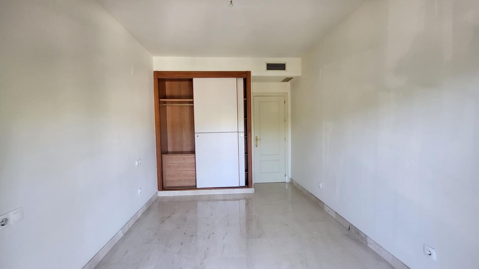3 Zimmer Apartment zu vermieten in Marbella mit Pool Garage - 2.200 € (Ref: 10136293)