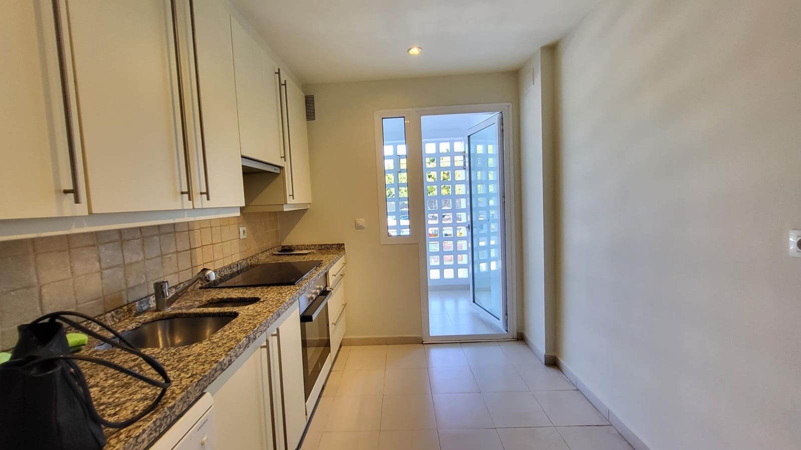 3 Zimmer Apartment zu vermieten in Marbella mit Pool Garage - 2.200 € (Ref: 10136293)