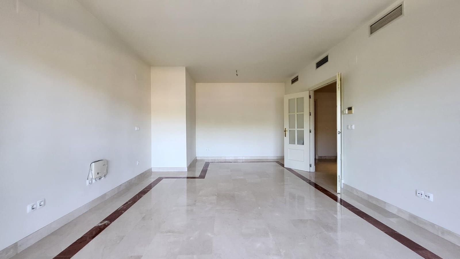 3 Zimmer Apartment zu vermieten in Marbella mit Pool Garage - 2.200 € (Ref: 10136293)