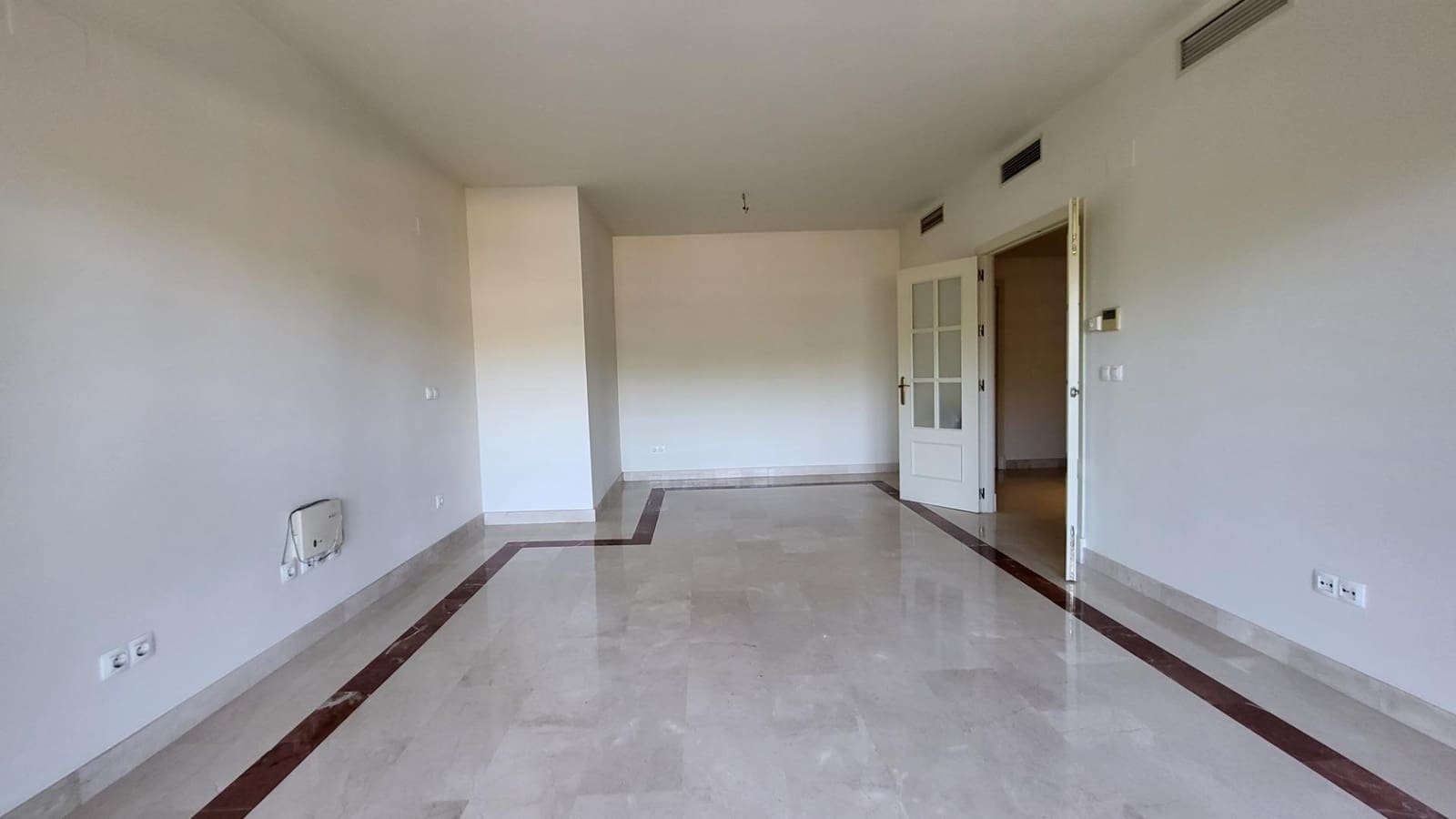 3 Zimmer Apartment zu vermieten in Marbella mit Pool Garage - 2.200 € (Ref: 10136293)