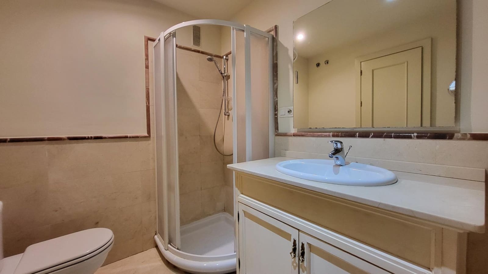3 Zimmer Apartment zu vermieten in Marbella mit Pool Garage - 2.200 € (Ref: 10136293)