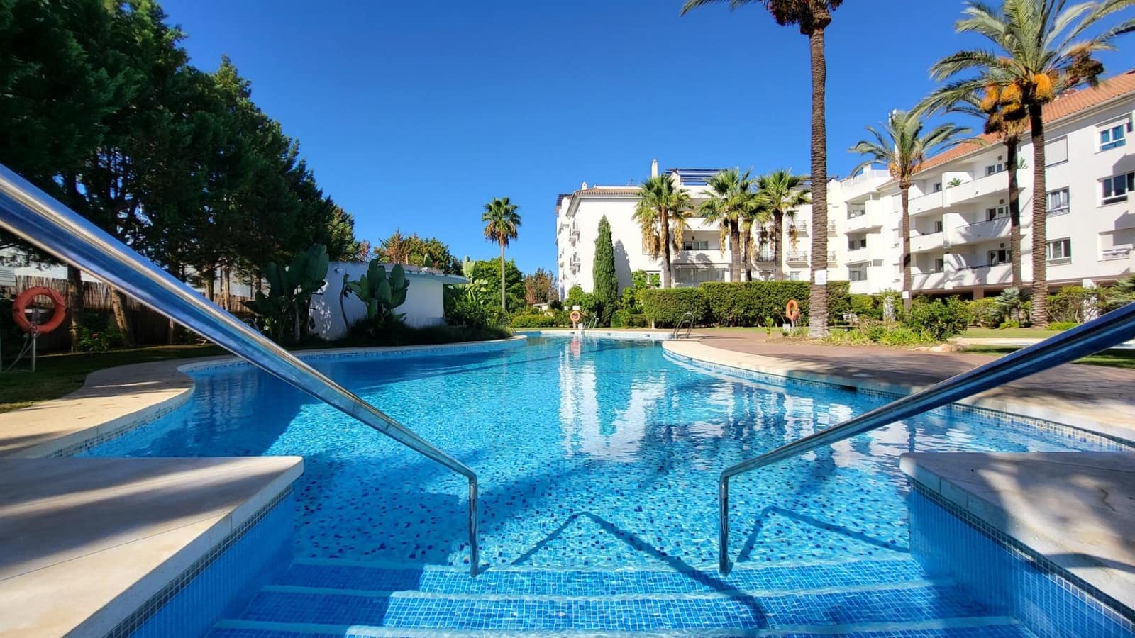 3 Zimmer Apartment zu vermieten in Marbella mit Pool Garage - 2.200 € (Ref: 10136293)