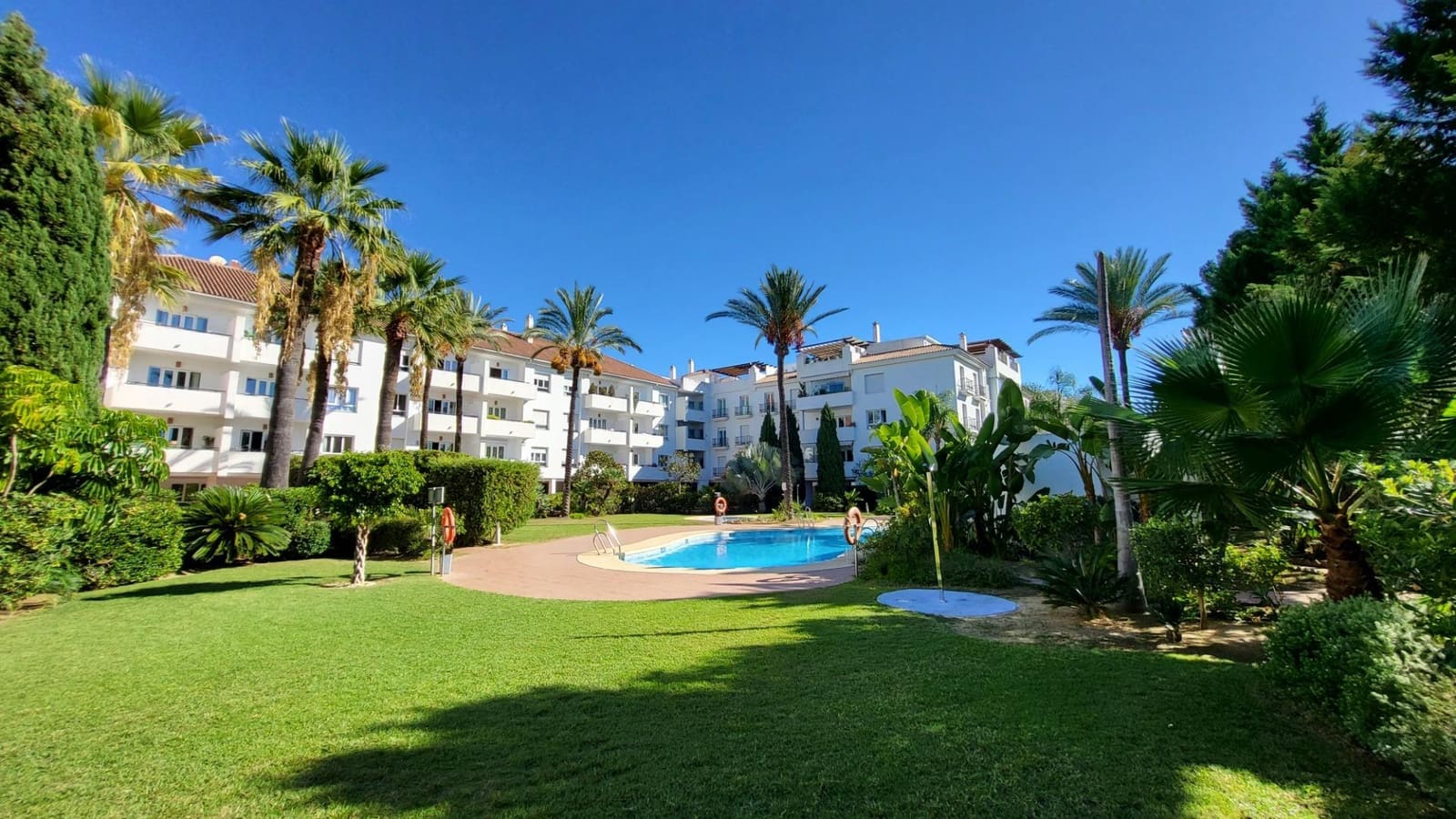 3 Zimmer Apartment zu vermieten in Marbella mit Pool Garage - 2.200 € (Ref: 10136293)
