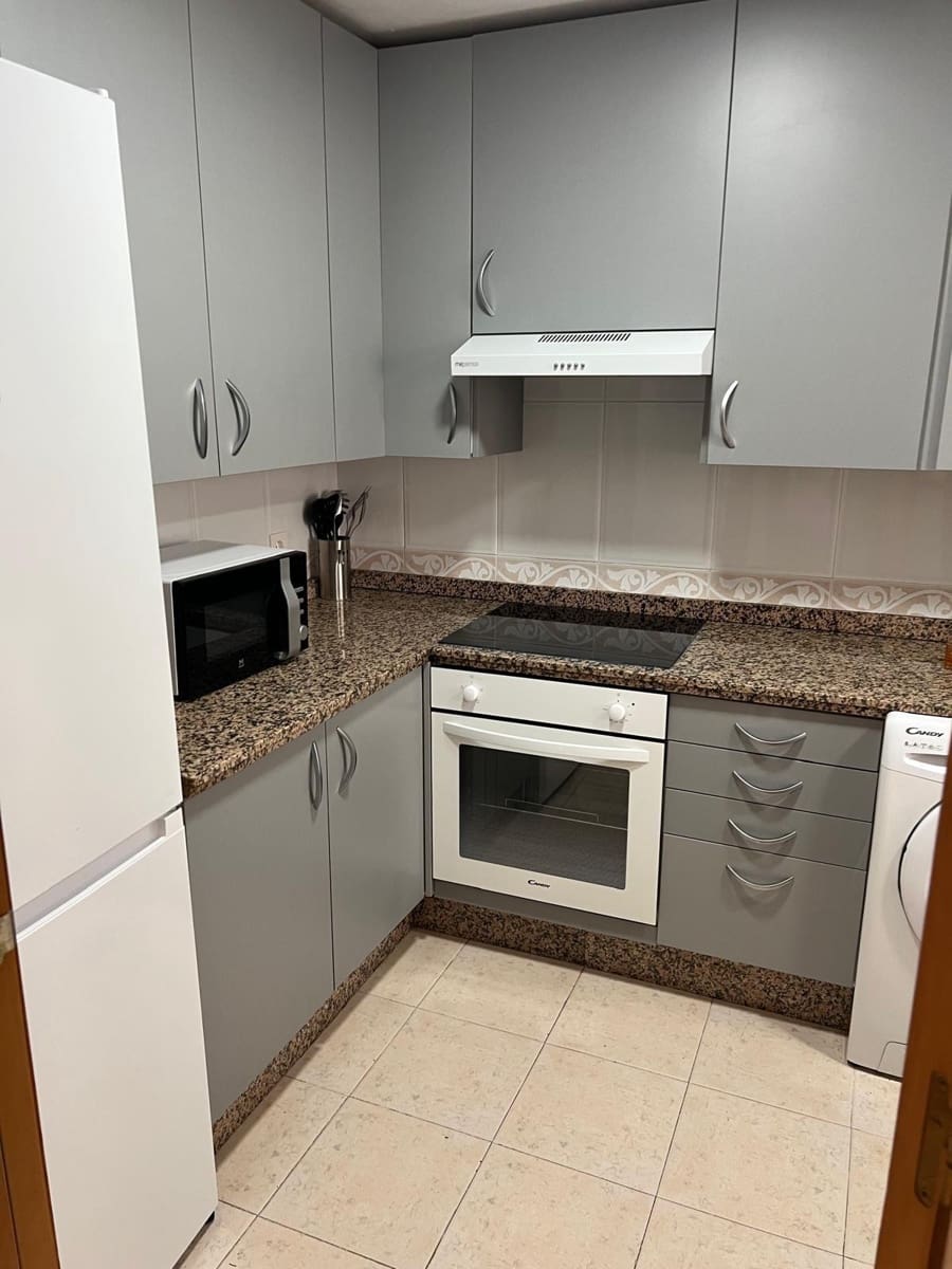 2 slaapkamer Appartement te huur in Guadalmina met zwembad garage - € 1.800 (Ref: 10148962)