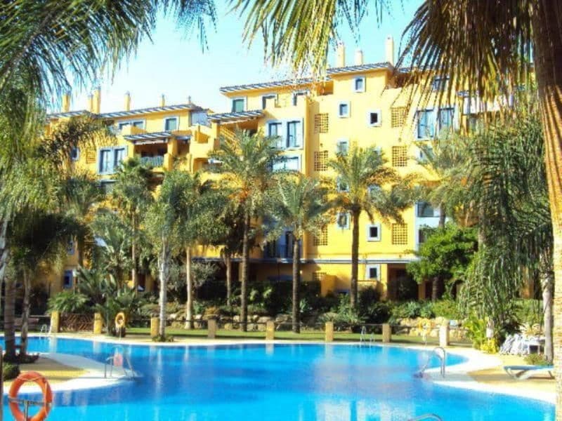 Apartamento de 1 habitación en San Pedro de Alcantara en alquiler con piscina garaje - 1.700 € (Ref: 10153646)