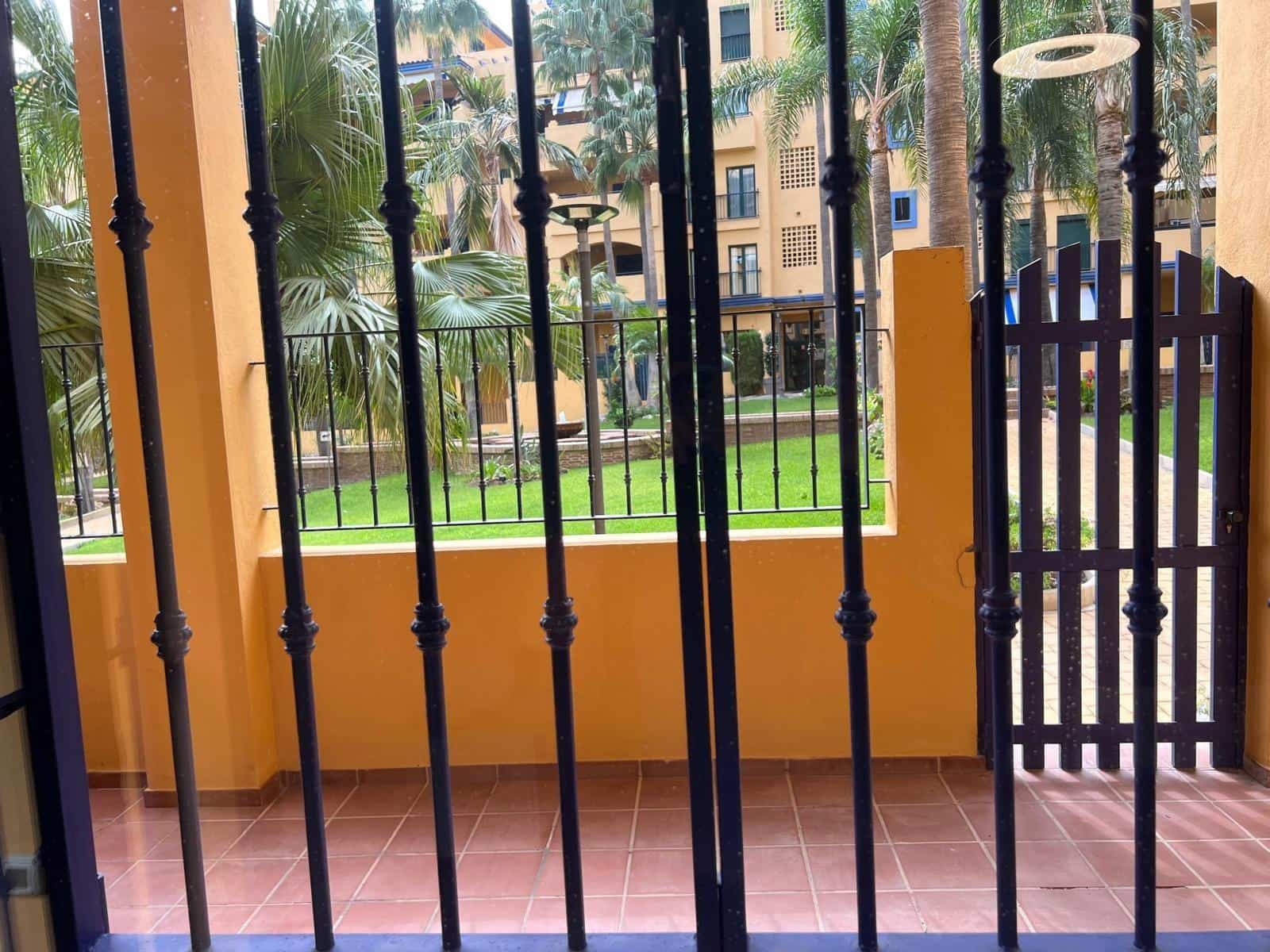 Apartamento de 1 habitación en San Pedro de Alcantara en alquiler con piscina garaje - 1.700 € (Ref: 10153646)
