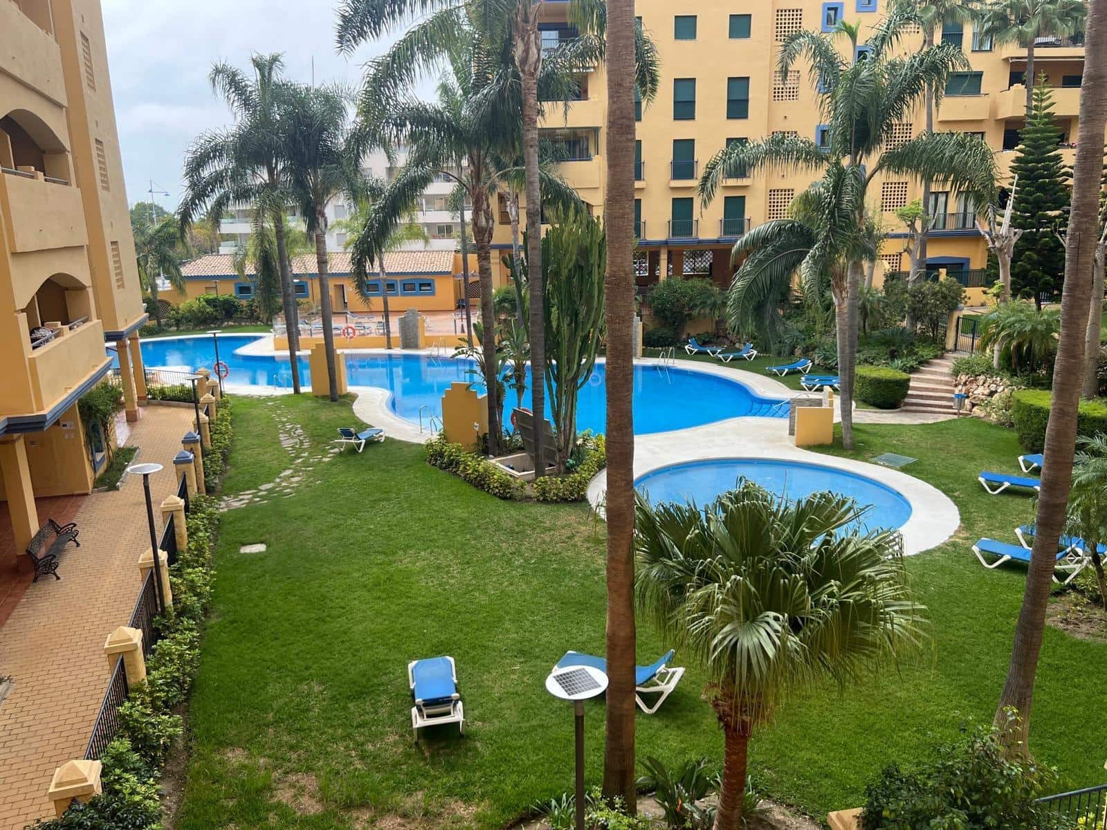 Apartamento de 1 habitación en San Pedro de Alcantara en alquiler con piscina garaje - 1.700 € (Ref: 10153646)