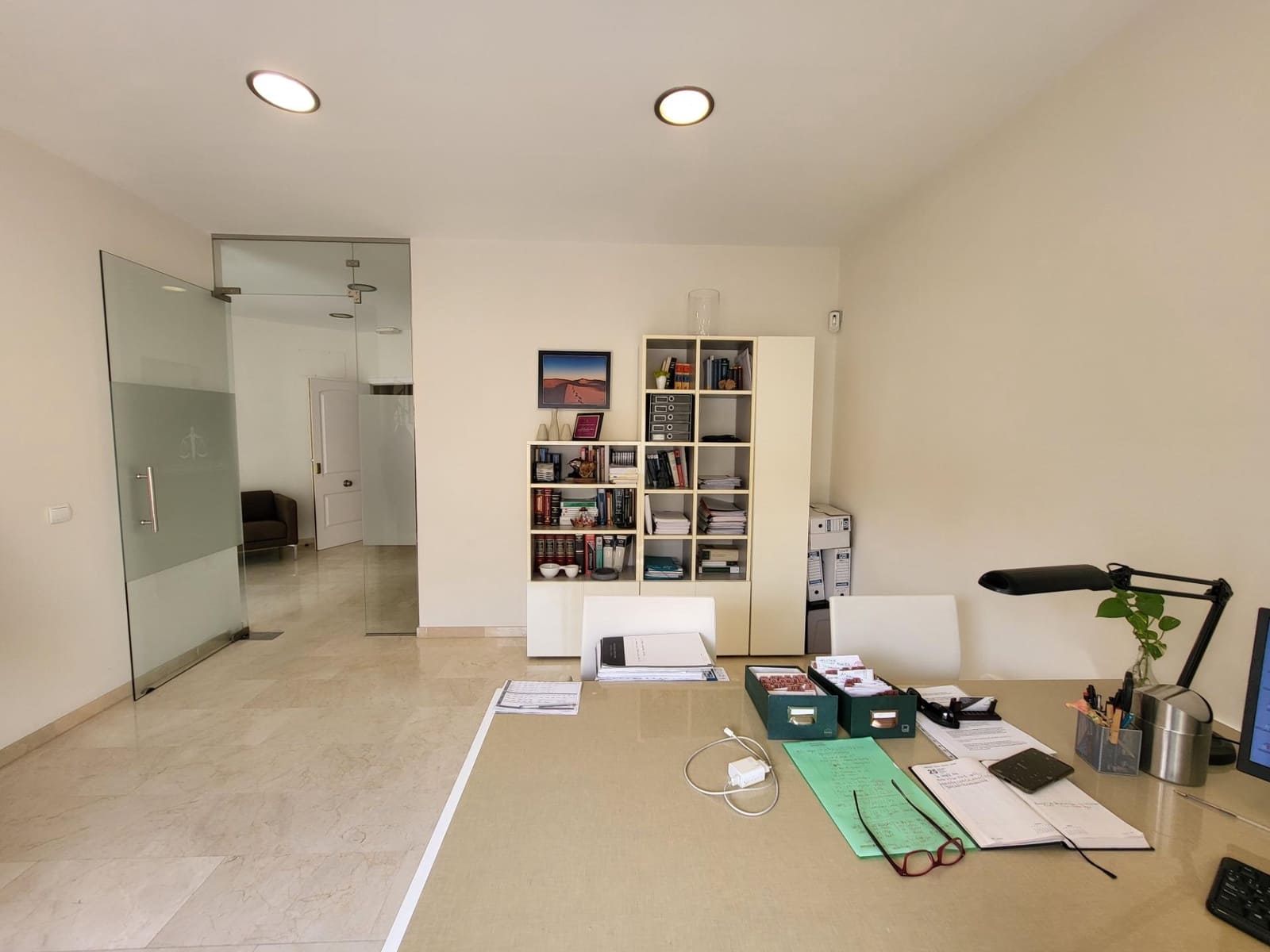 Bureau de 2 chambres à louer à San Pedro de Alcantara avec piscine garage - 1 250 € (Ref: 9683909)