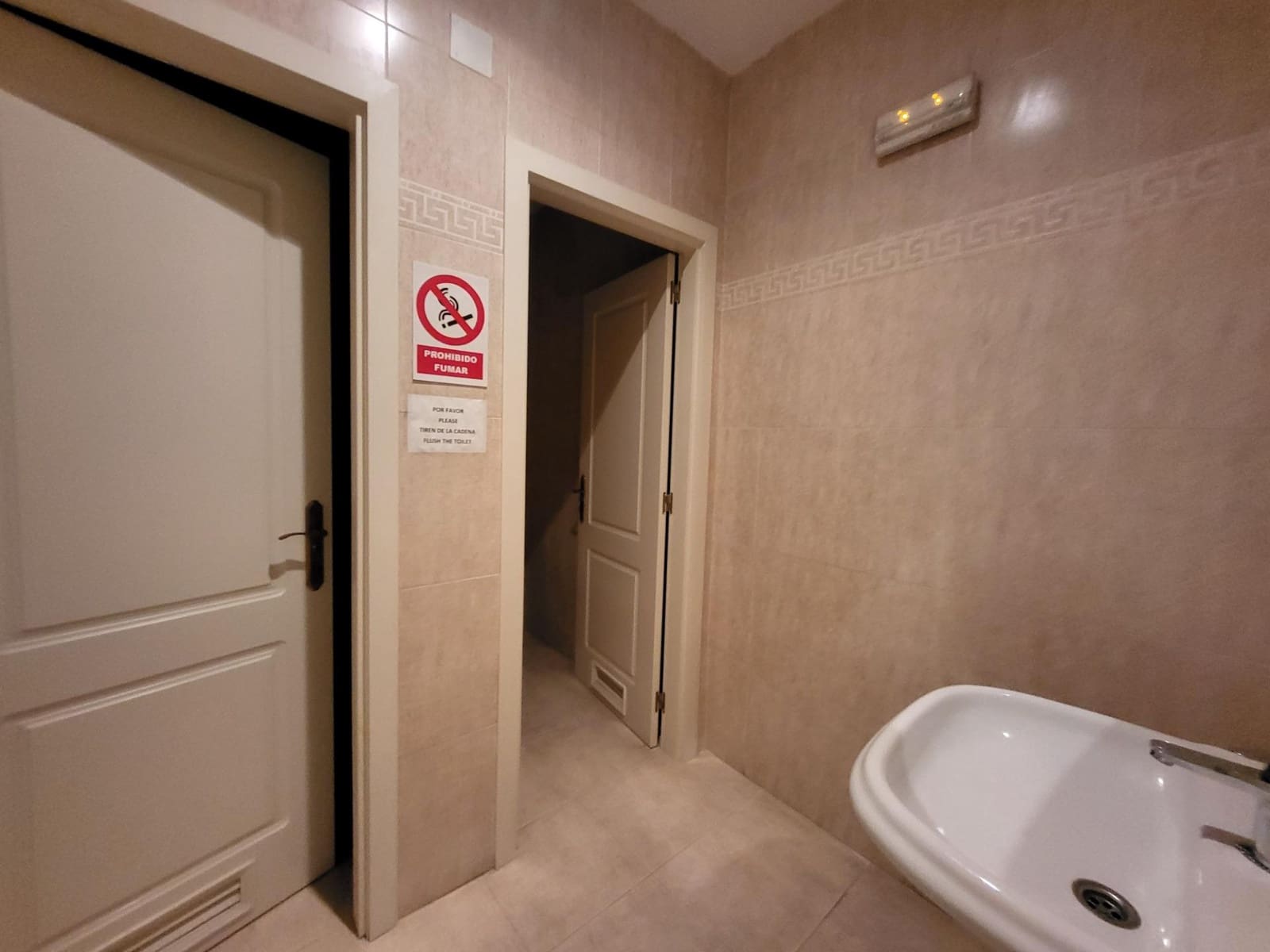 Bureau de 2 chambres à louer à San Pedro de Alcantara avec piscine garage - 1 250 € (Ref: 9683909)