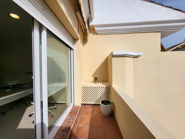 Bureau de 2 chambres à louer à San Pedro de Alcantara, Marbella avec piscine garage - 1 250 € (Ref: 9683909)