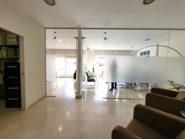 Bureau de 2 chambres à louer à San Pedro de Alcantara, Marbella avec piscine garage - 1 250 € (Ref: 9683909)