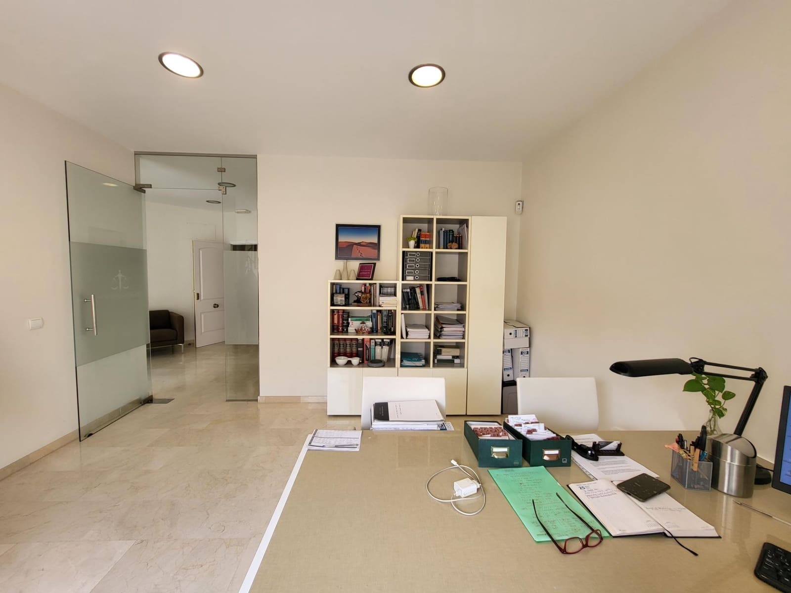 Bureau de 2 chambres à louer à San Pedro de Alcantara avec piscine garage - 1 250 € (Ref: 9683909)