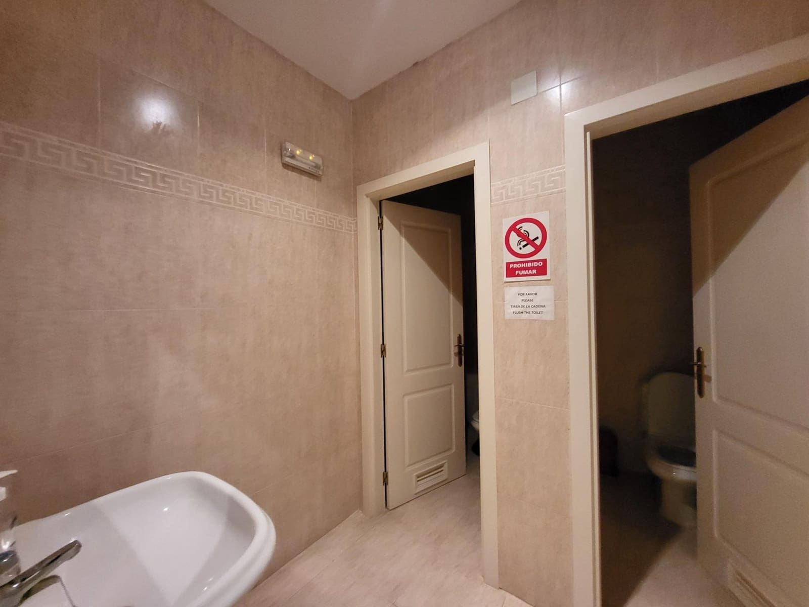 Bureau de 2 chambres à louer à San Pedro de Alcantara avec piscine garage - 1 250 € (Ref: 9683909)