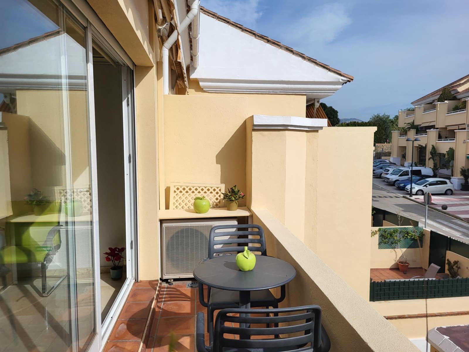 Bureau de 2 chambres à louer à San Pedro de Alcantara avec piscine garage - 1 250 € (Ref: 9683909)