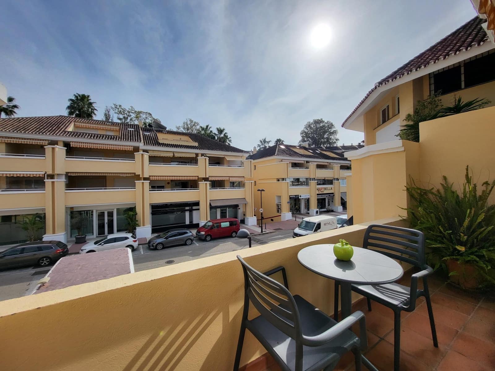 Bureau de 2 chambres à louer à San Pedro de Alcantara avec piscine garage - 1 250 € (Ref: 9683909)