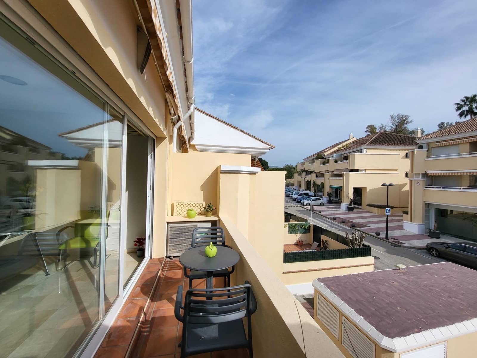 Bureau de 2 chambres à louer à San Pedro de Alcantara avec piscine garage - 1 250 € (Ref: 9683909)