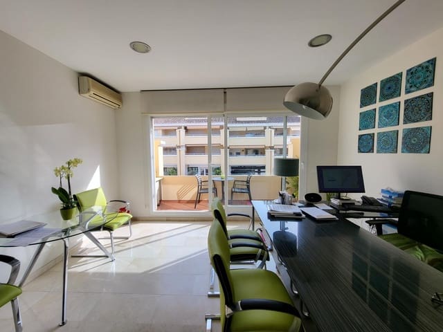 Bureau de 2 chambres à louer à San Pedro de Alcantara, Marbella avec piscine garage - 1 250 € (Ref: 9683909)