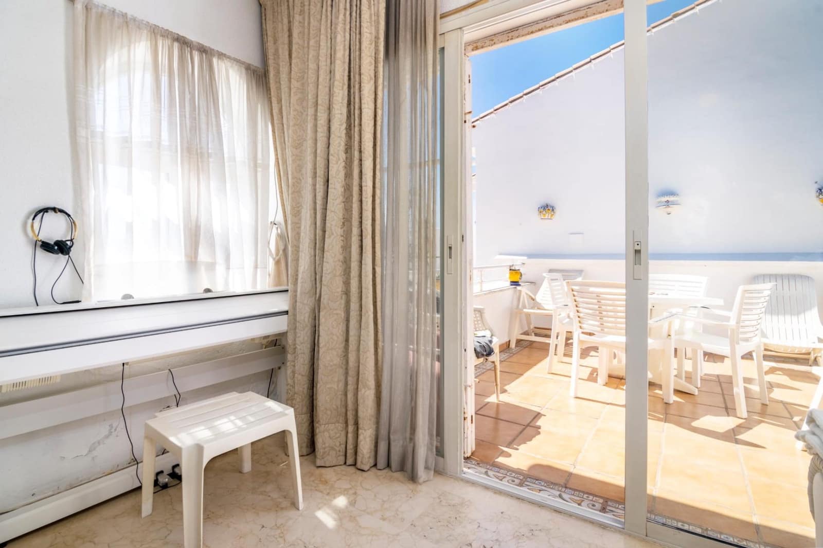 2 makuuhuone Huoneisto myytävänä paikassa El Paraiso mukana uima-altaan - 280 000 € (Ref: 9683911)