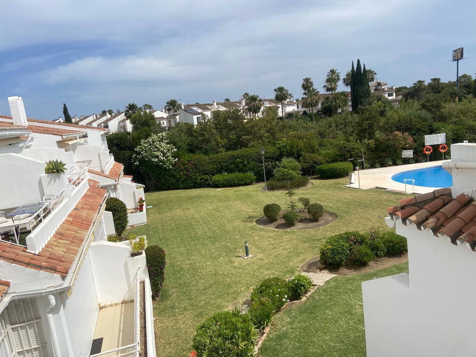 2 makuuhuone Huoneisto myytävänä paikassa El Paraiso mukana uima-altaan - 280 000 € (Ref: 9683911)