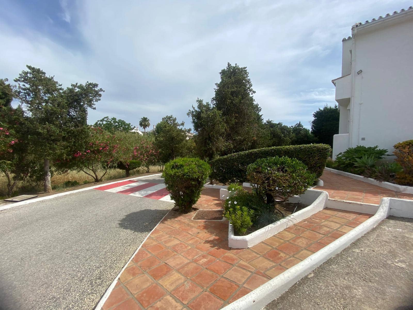 2 makuuhuone Huoneisto myytävänä paikassa El Paraiso mukana uima-altaan - 280 000 € (Ref: 9683911)