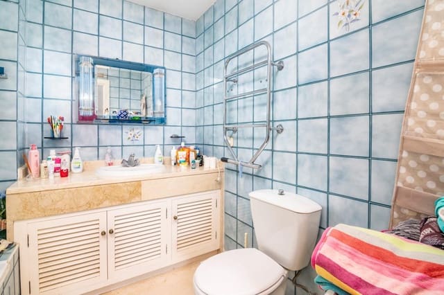 2 makuuhuone Huoneisto myytävänä paikassa El Paraiso, Estepona mukana uima-altaan - 280 000 € (Ref: 9683911)