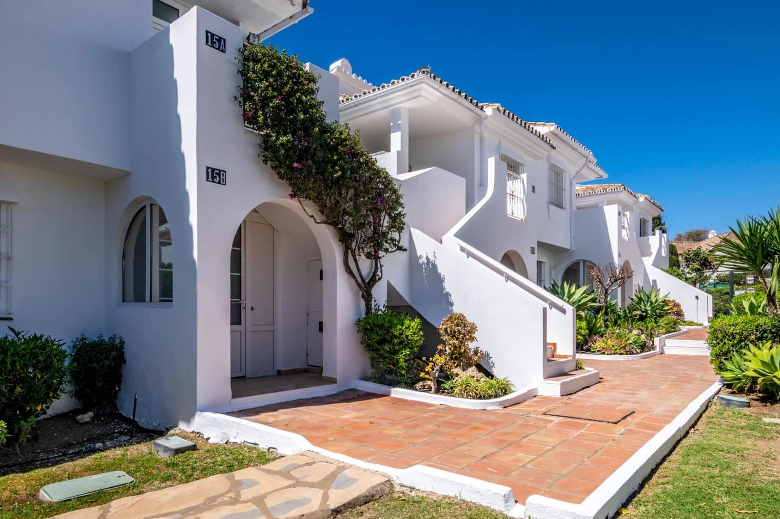 2 makuuhuone Huoneisto myytävänä paikassa El Paraiso mukana uima-altaan - 280 000 € (Ref: 9683911)