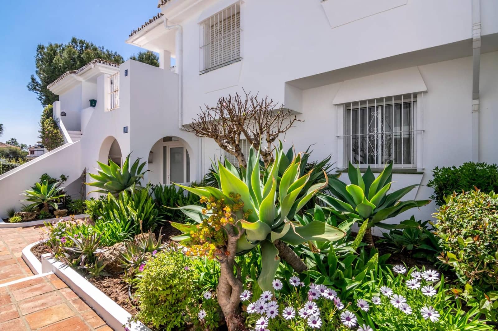 2 makuuhuone Huoneisto myytävänä paikassa El Paraiso mukana uima-altaan - 280 000 € (Ref: 9683911)