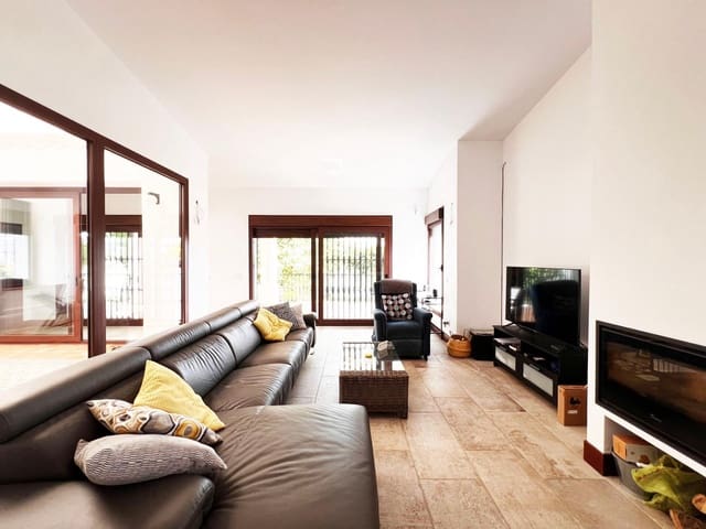 5 soverom Villa til salgs i San Pedro de Alcantara, Marbella med garasje - € 1 995 000 (Ref: 9683913)