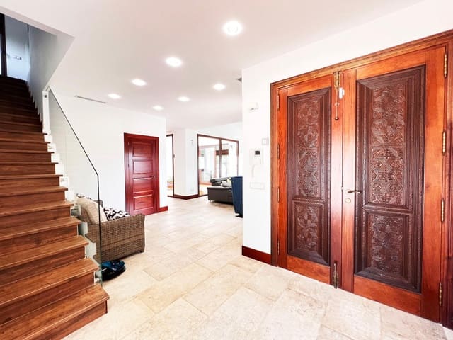 5 soverom Villa til salgs i San Pedro de Alcantara, Marbella med garasje - € 1 995 000 (Ref: 9683913)