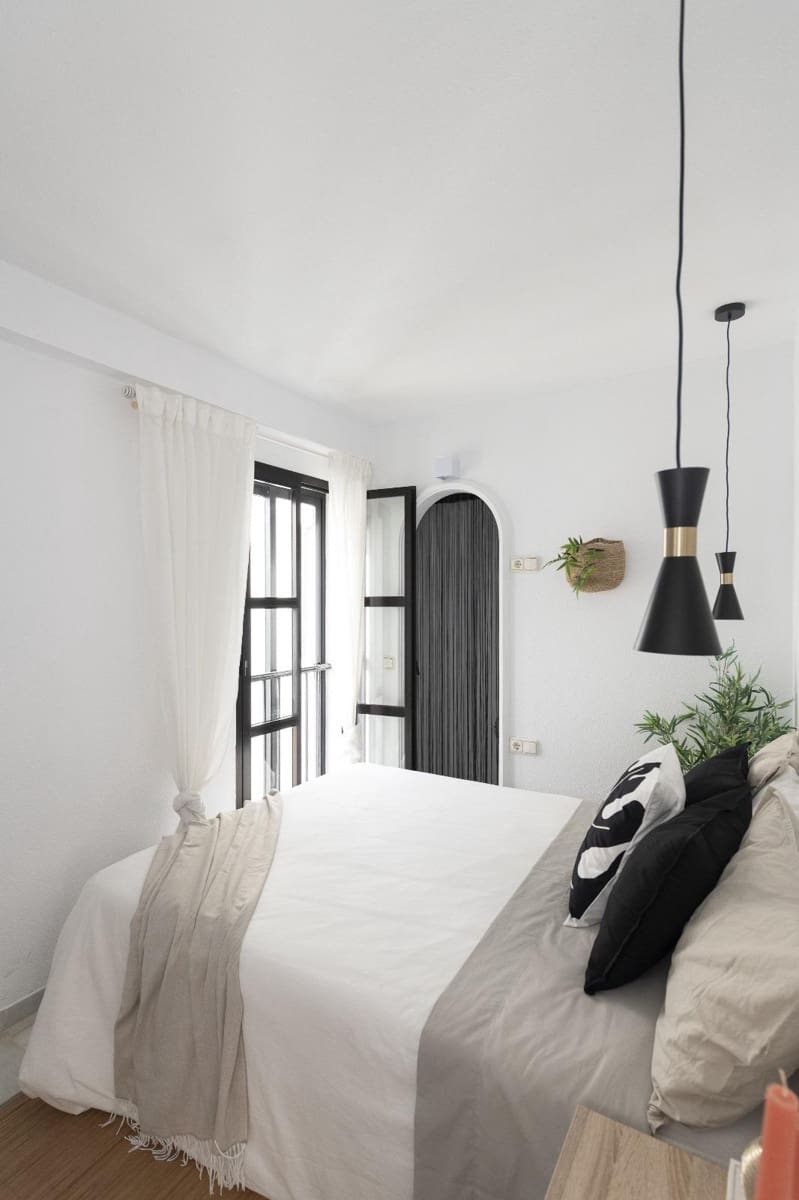 2 bedroom Apartment for sale in Puerto Banus - € 749,000 (Ref: 9683915)