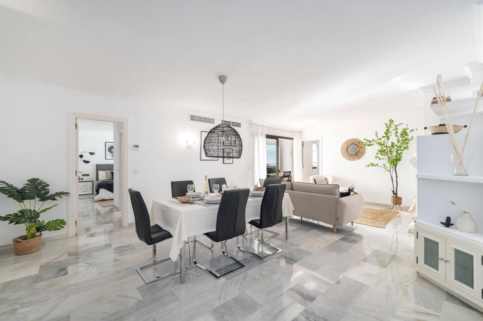 2 bedroom Apartment for sale in Puerto Banus - € 749,000 (Ref: 9683915)