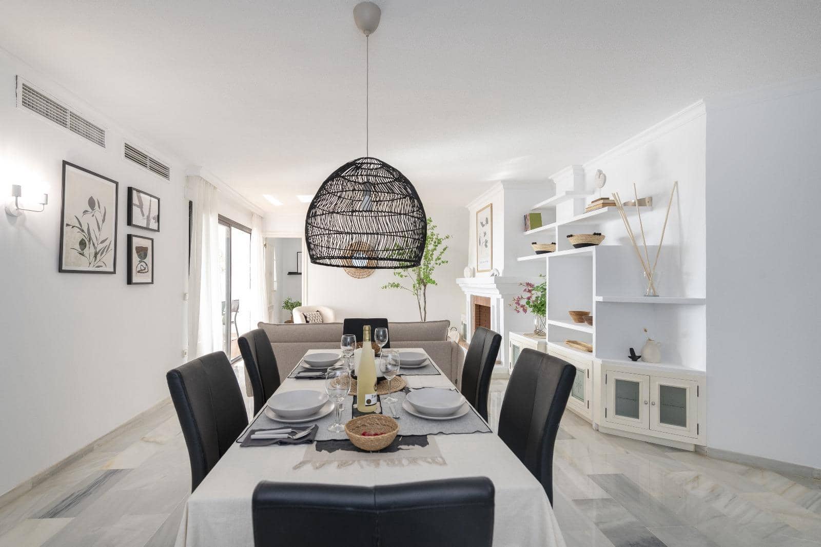 2 bedroom Apartment for sale in Puerto Banus - € 749,000 (Ref: 9683915)