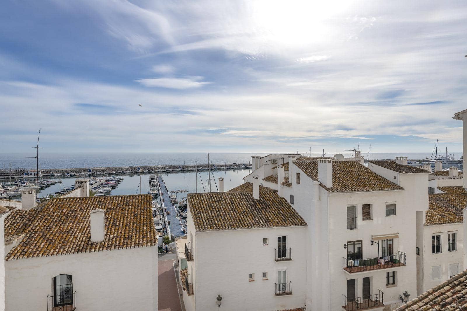 2 bedroom Apartment for sale in Puerto Banus - € 749,000 (Ref: 9683915)
