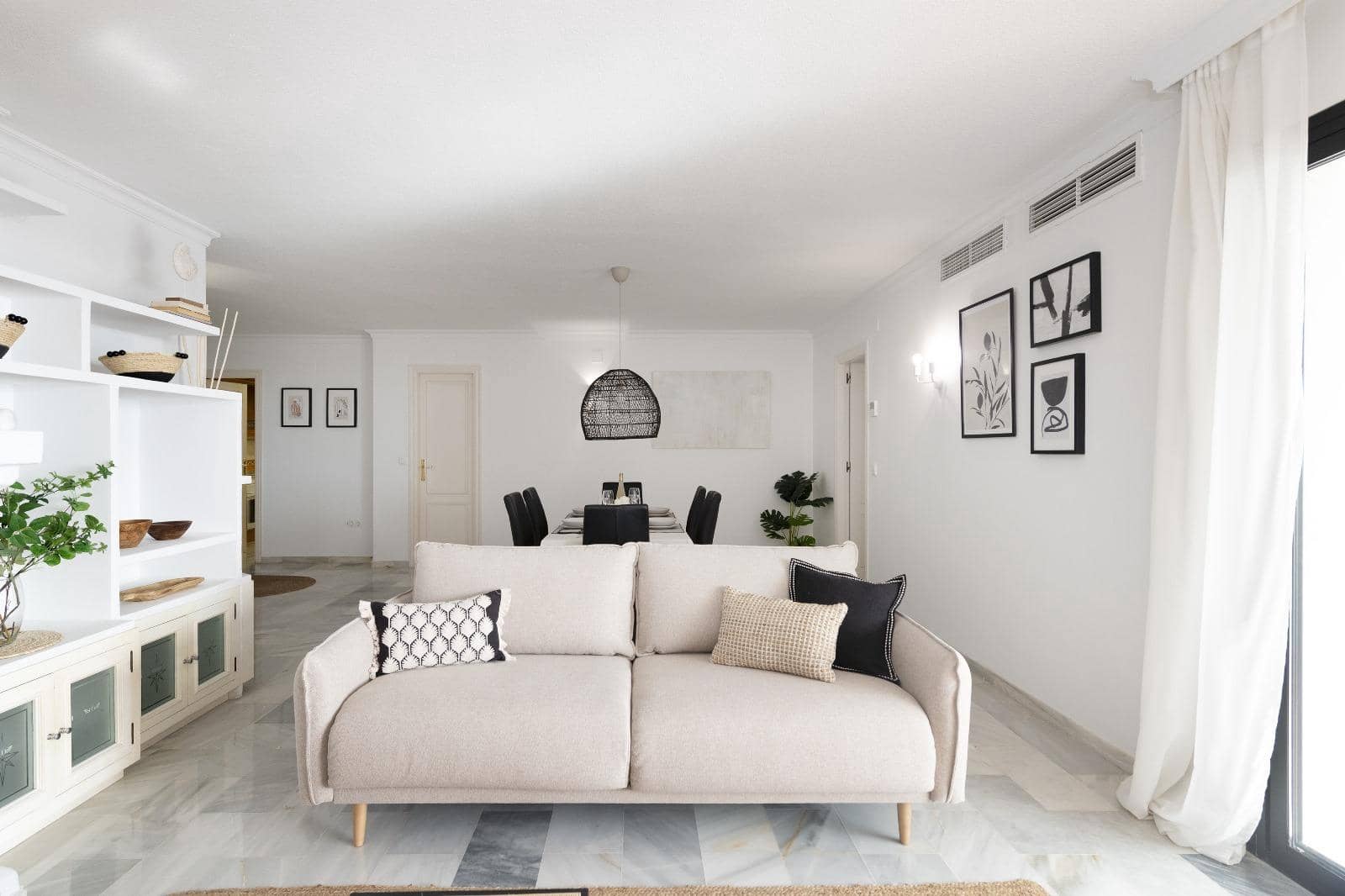 2 bedroom Apartment for sale in Puerto Banus - € 749,000 (Ref: 9683915)