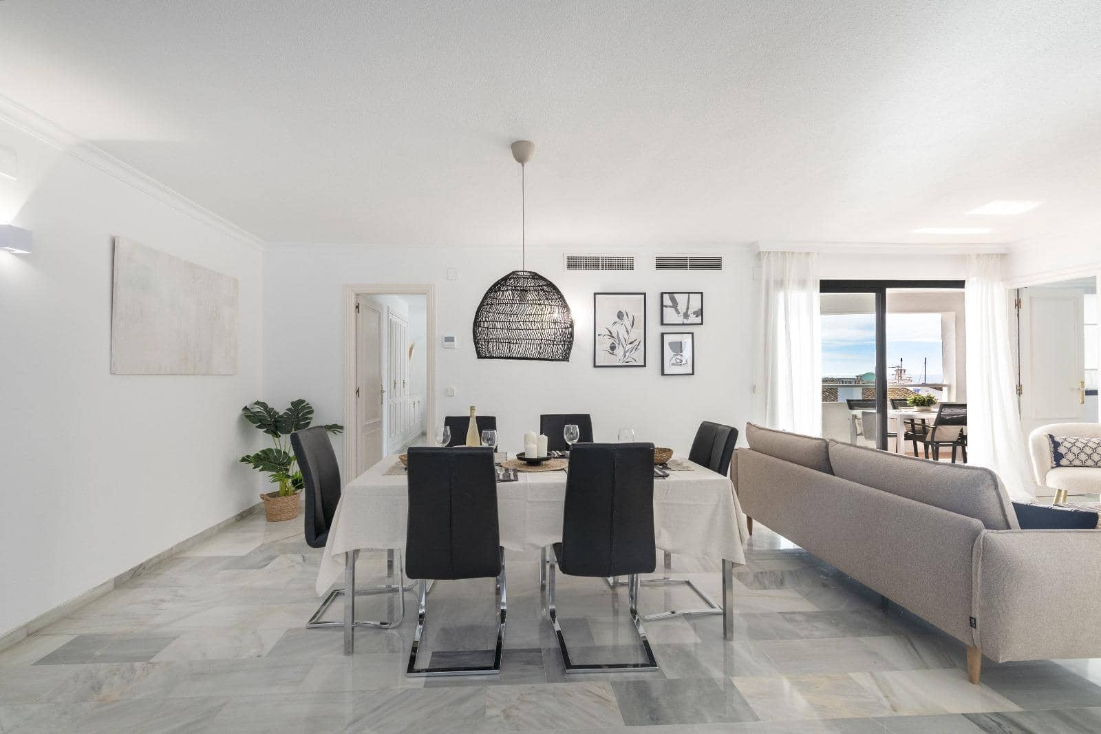 2 bedroom Apartment for sale in Puerto Banus - € 749,000 (Ref: 9683915)