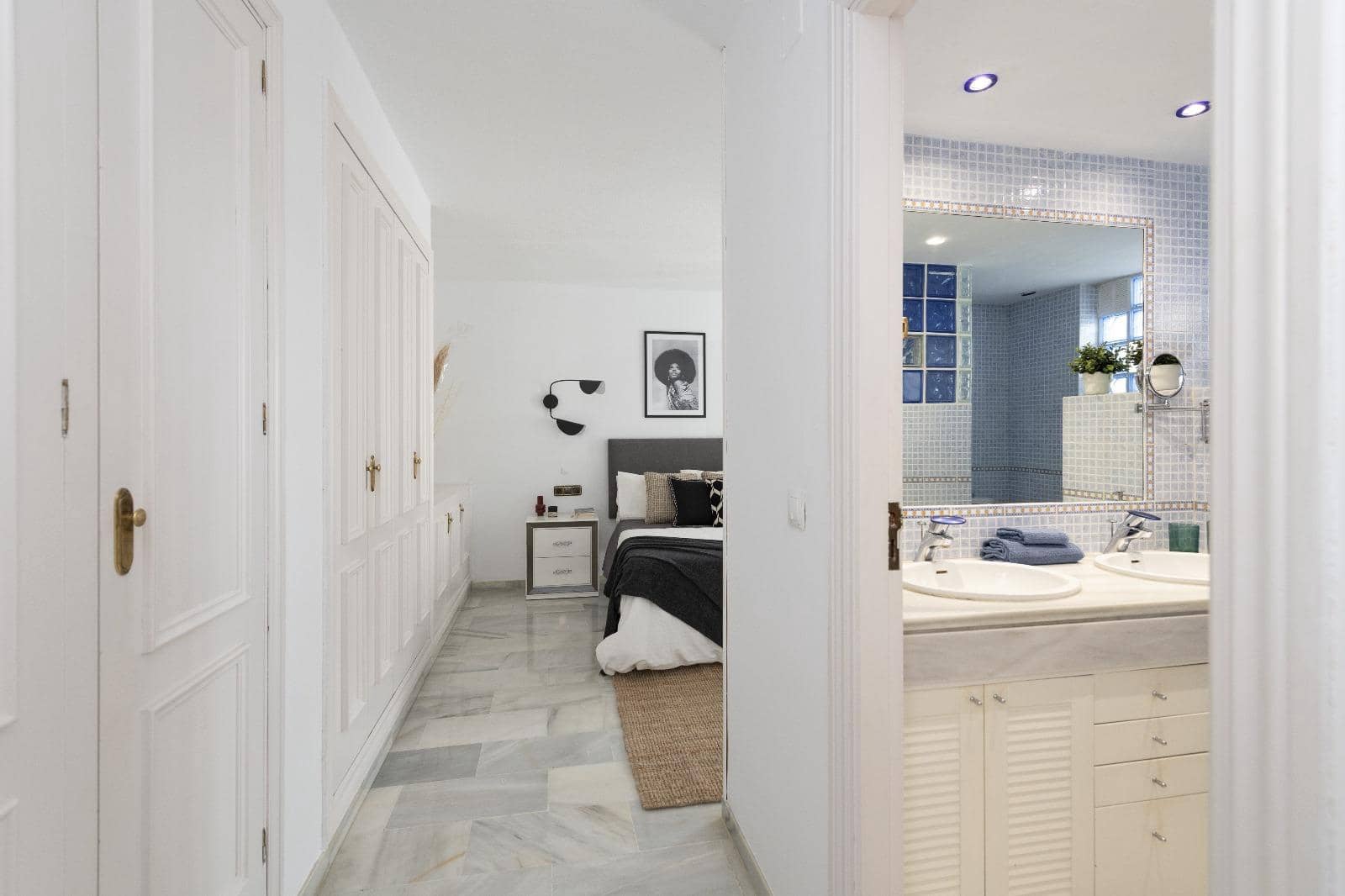2 bedroom Apartment for sale in Puerto Banus - € 749,000 (Ref: 9683915)