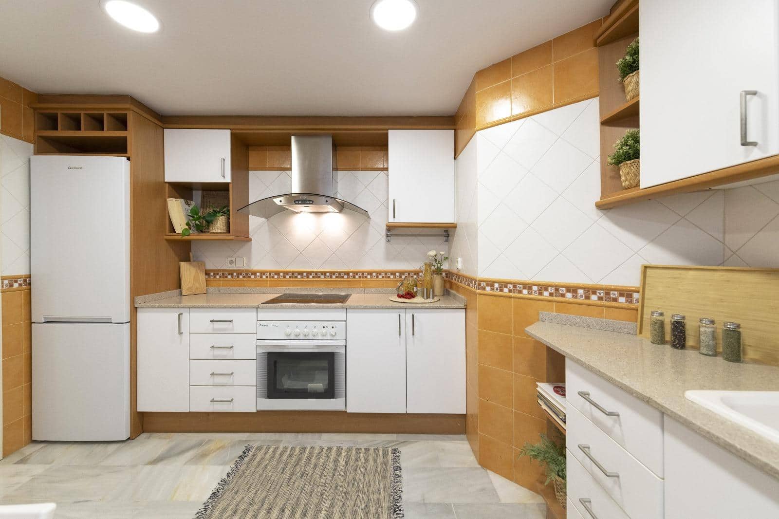 2 bedroom Apartment for sale in Puerto Banus - € 749,000 (Ref: 9683915)