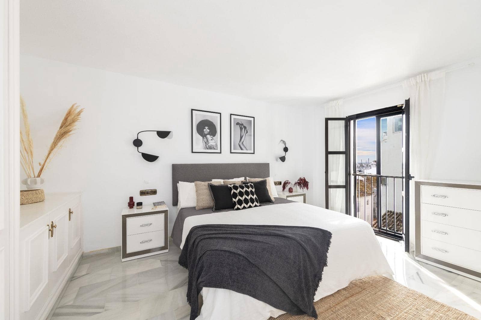 2 bedroom Apartment for sale in Puerto Banus - € 749,000 (Ref: 9683915)