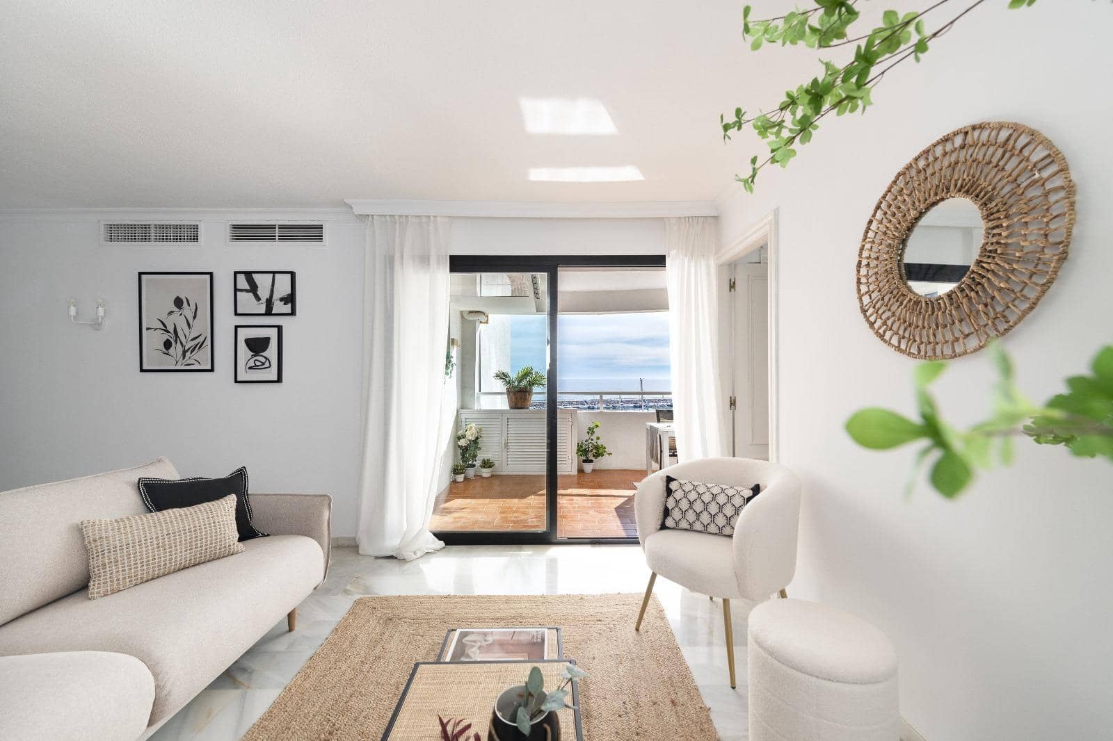 2 bedroom Apartment for sale in Puerto Banus - € 749,000 (Ref: 9683915)