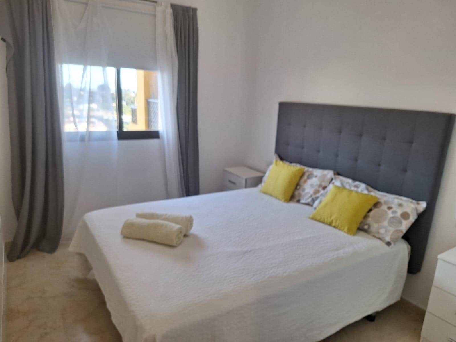 2 makuuhuone Huoneisto myytävänä paikassa Estepona mukana uima-altaan 
autotalli - 292 000 € (Ref: 9683917)