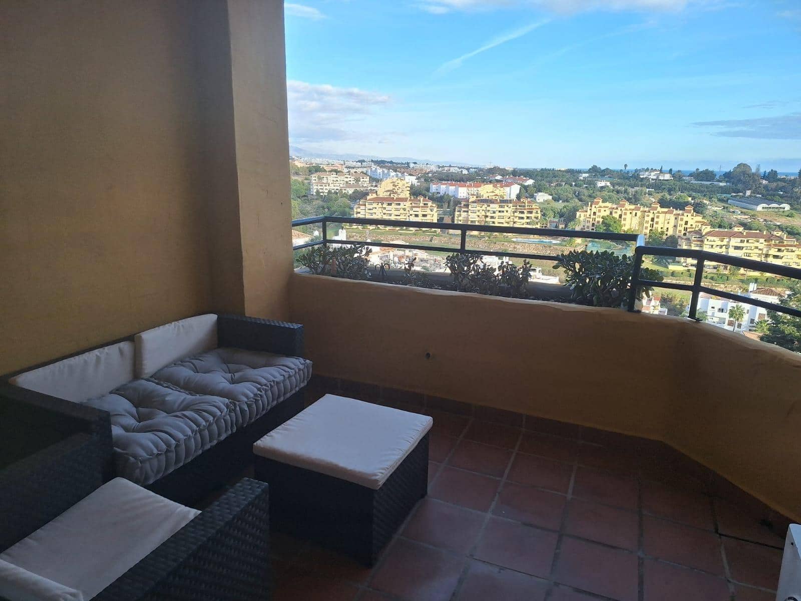 2 makuuhuone Huoneisto myytävänä paikassa Estepona mukana uima-altaan 
autotalli - 292 000 € (Ref: 9683917)