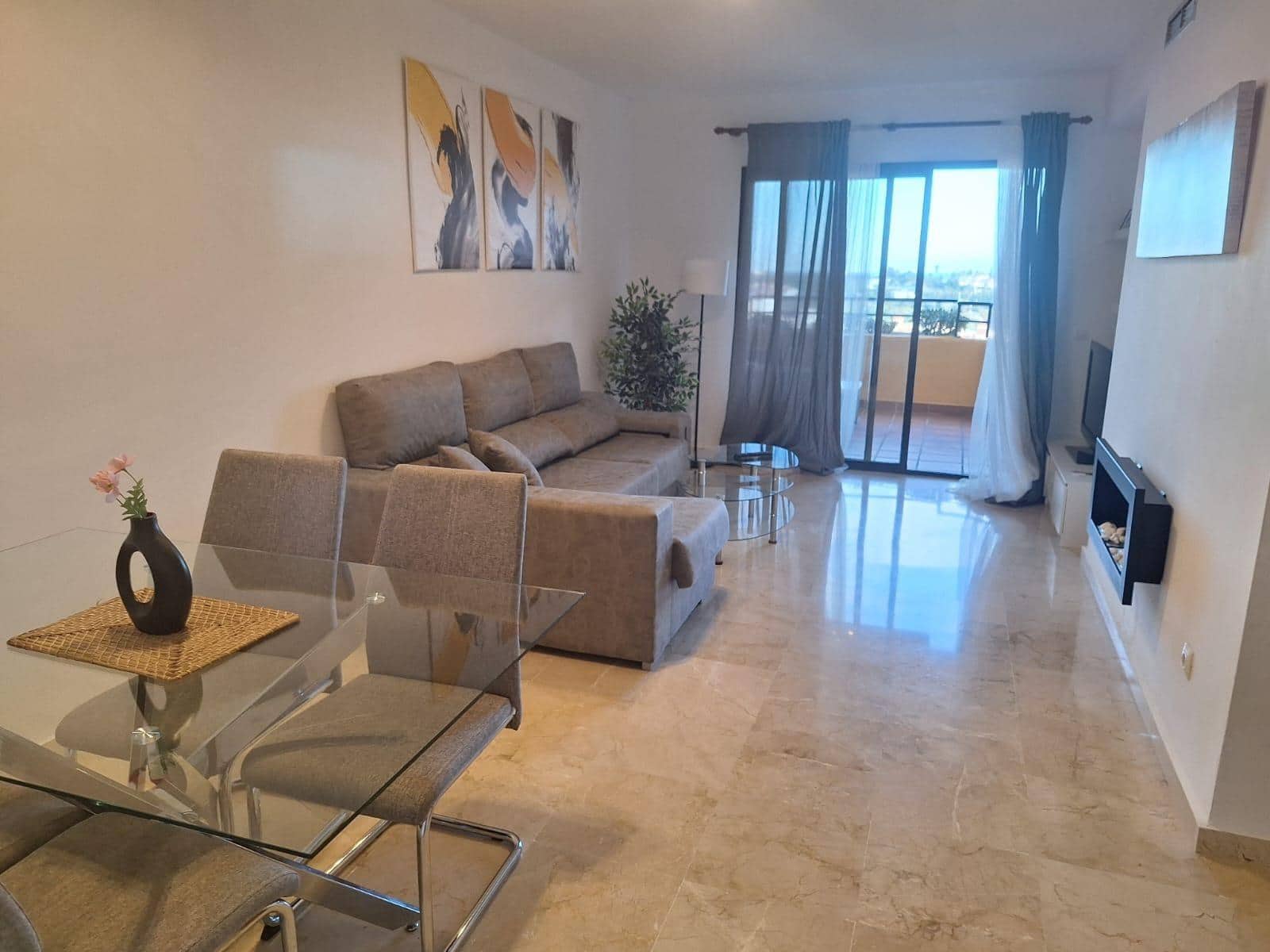 2 makuuhuone Huoneisto myytävänä paikassa Estepona mukana uima-altaan 
autotalli - 292 000 € (Ref: 9683917)