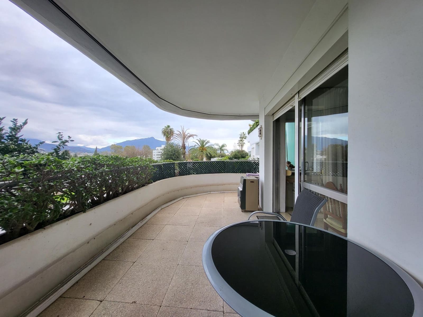 1 sypialnia Apartament na sprzedaż w Guadalmina z garażem - 325 000 € (Ref: 9683918)