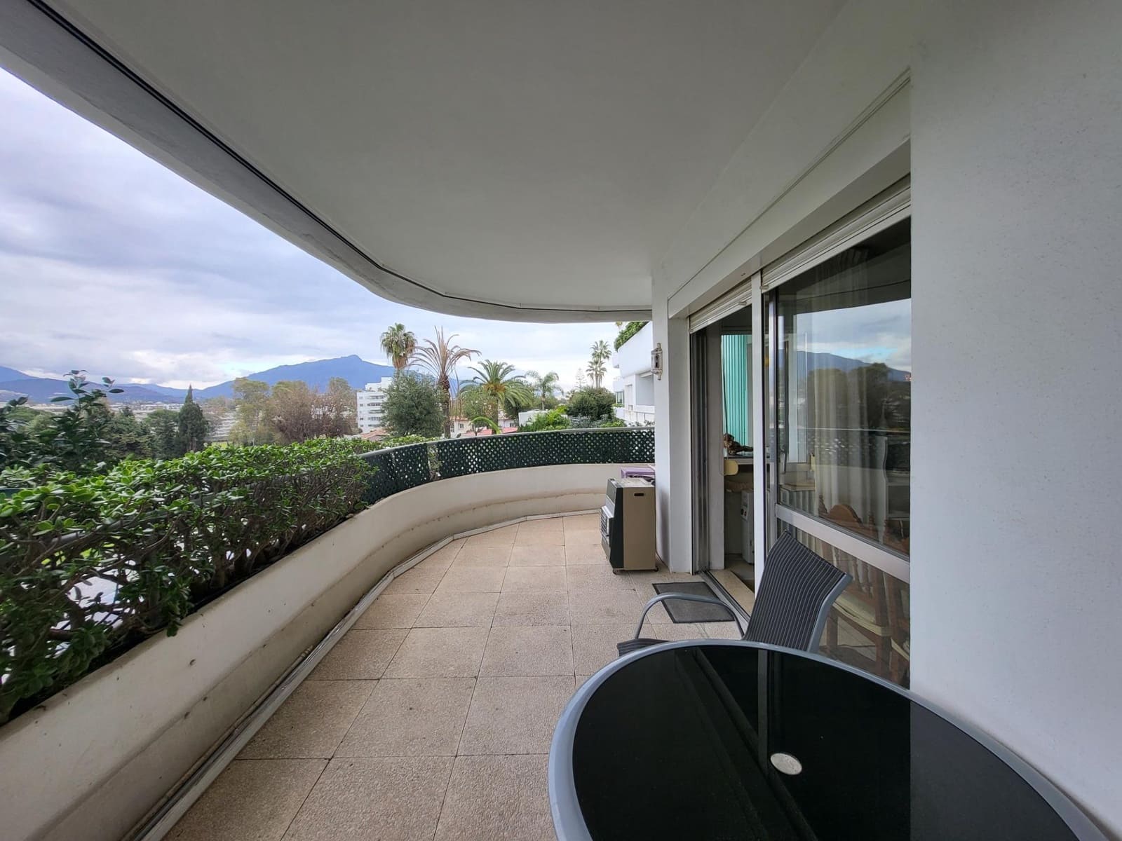 1 soverom Leilighet til salgs i Guadalmina med garasje - € 335 000 (Ref: 9683918)