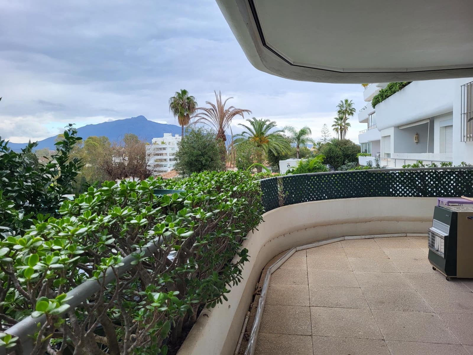 1 soverom Leilighet til salgs i Guadalmina med garasje - € 335 000 (Ref: 9683918)