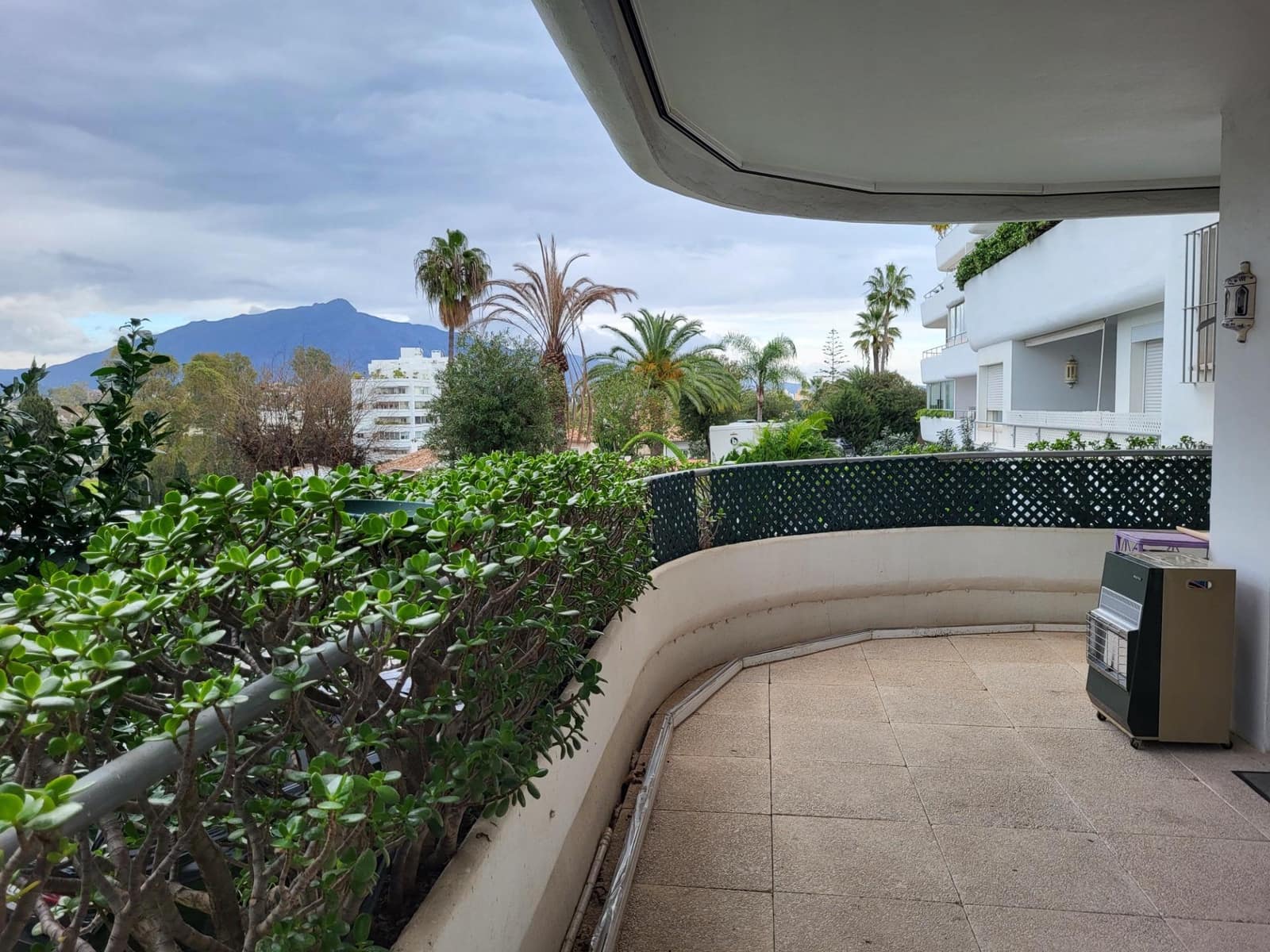 1 soverom Leilighet til salgs i Guadalmina med garasje - € 335 000 (Ref: 9683918)