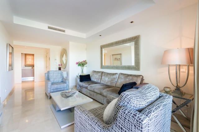 2 sovrum Lägenhet att hyra i La Quinta, Benahavís med garage - 2 400 € (Ref: 9683920)